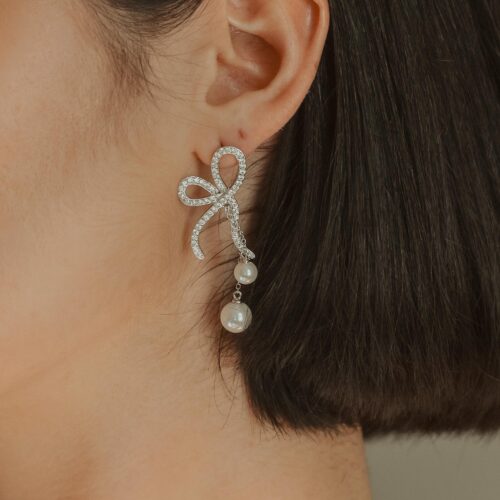 an image of the bow pearl earring and necklace