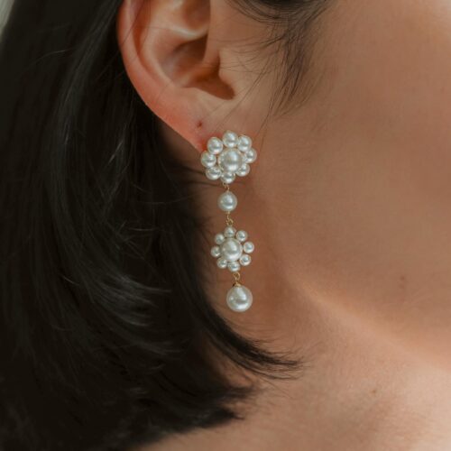 and image of the shell pearl earrings